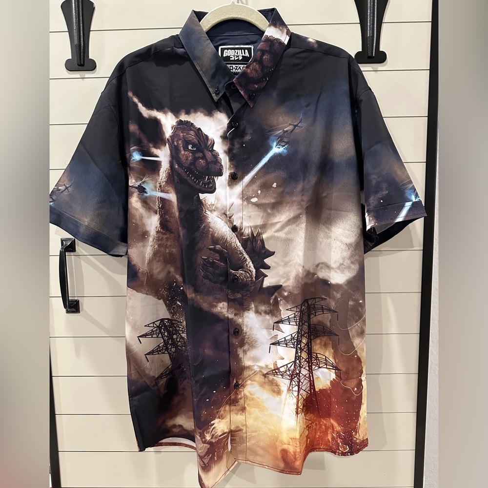 NWT RSVLTS “The King Arrives” Men's Graphic Button Down Shirt Size XL